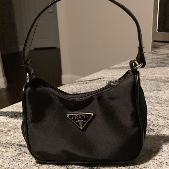Prada purse - Picture 1 of 1